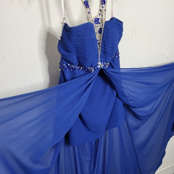 Formal dress - Picture 4 of 8